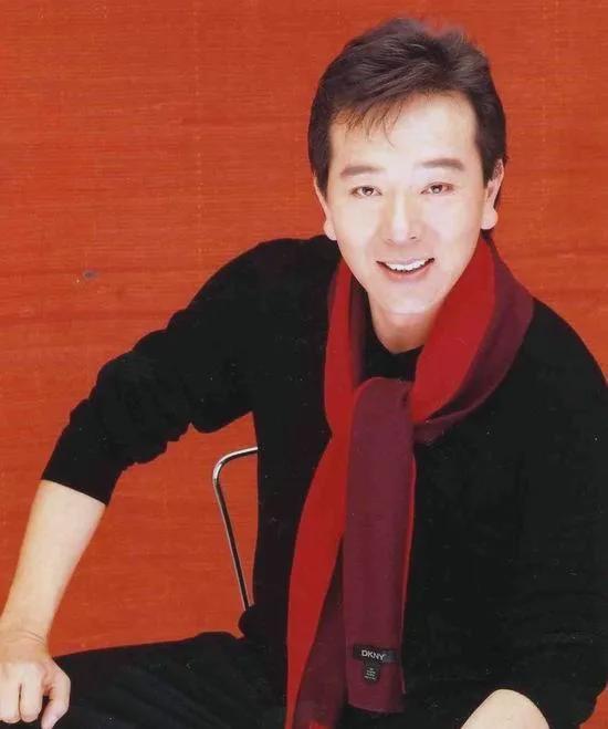 富豪专业户”！与孙俪三搭没演过穷人不朽情缘蛮好的人生：68岁的他是“(图3)