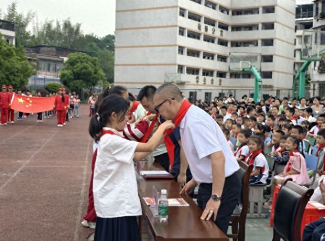 “欢乐六一 粽香端午 共筑童年梦”主题文艺汇演mg不朽情缘游戏登录入口双龙小学校区2025年(图1)