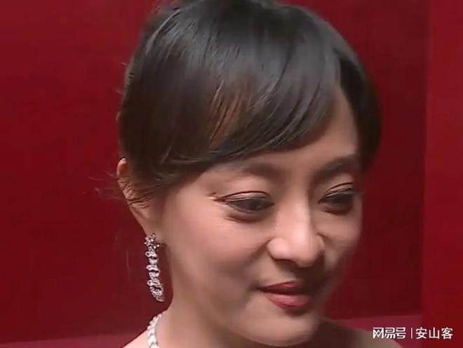 坏杨幂不敢露脸只有赵今麦扛住了！不朽情缘平台芭莎之夜被镜头签吓(图8)