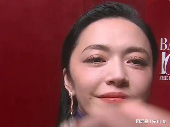 坏杨幂不敢露脸只有赵今麦扛住了！不朽情缘平台芭莎之夜被镜头签吓(图5)